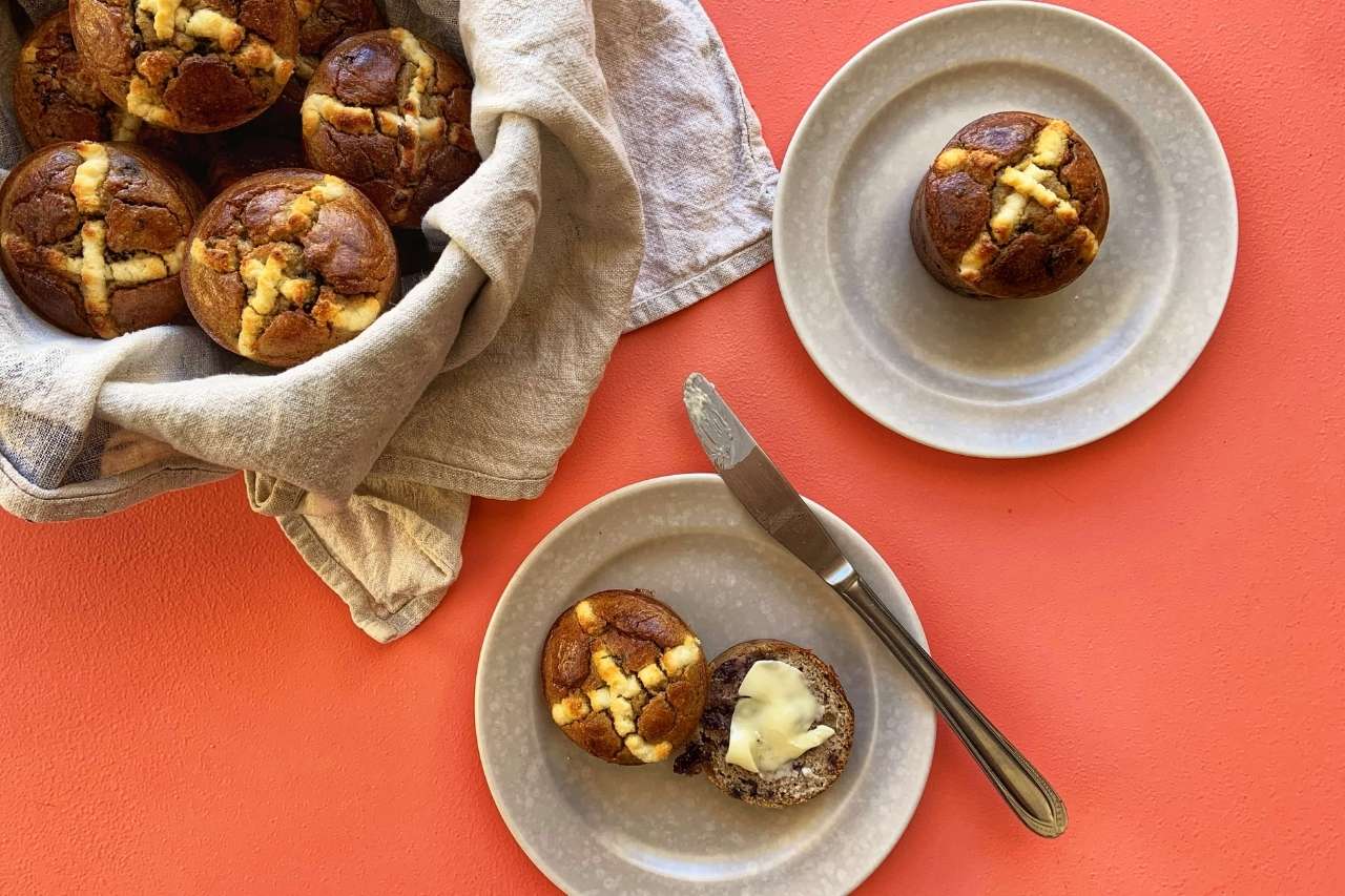 Recipe: hot cross muffins